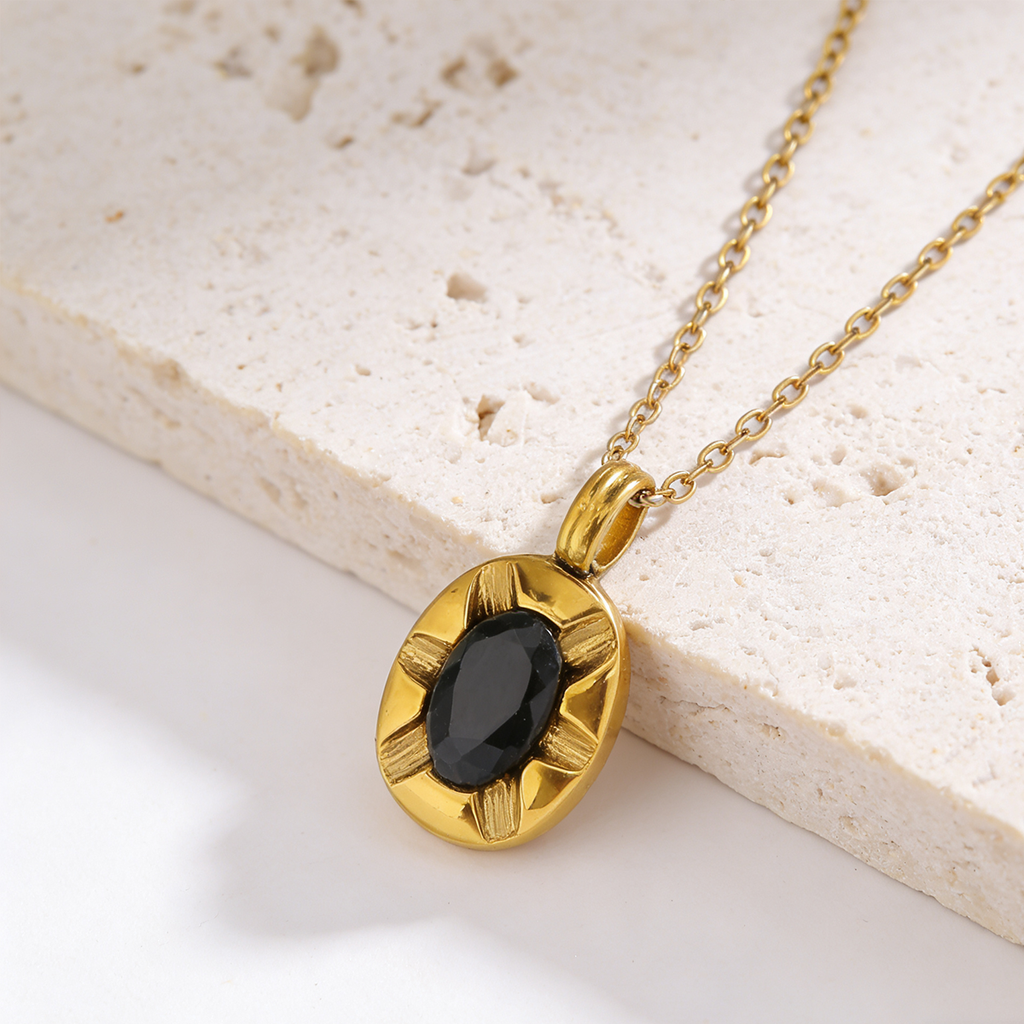 Noir Necklace